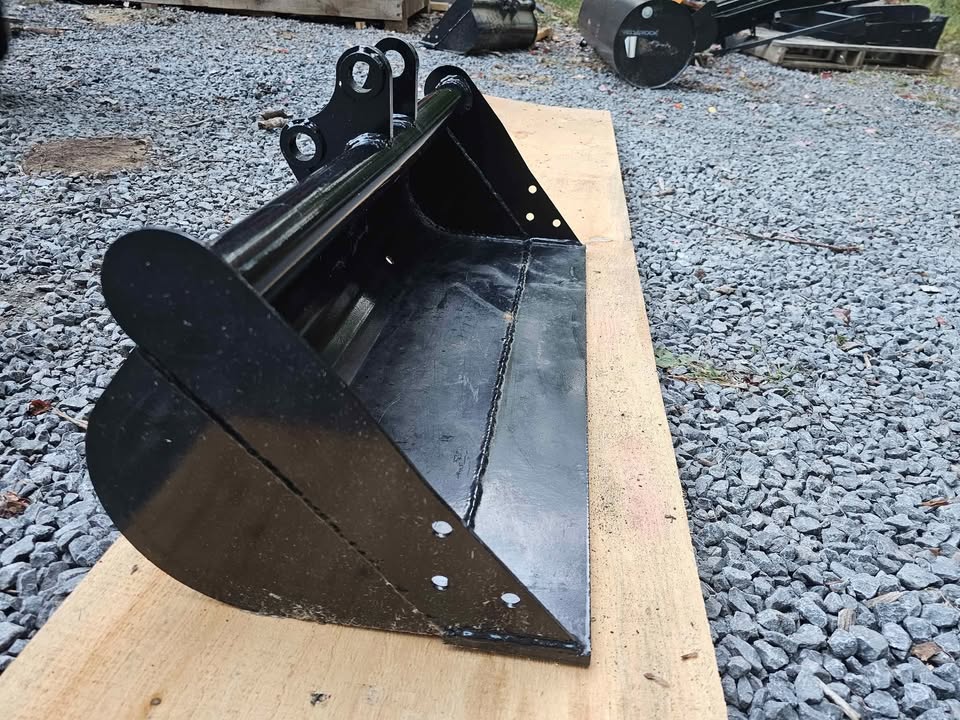 Mini-excavator 32” leveling bucket