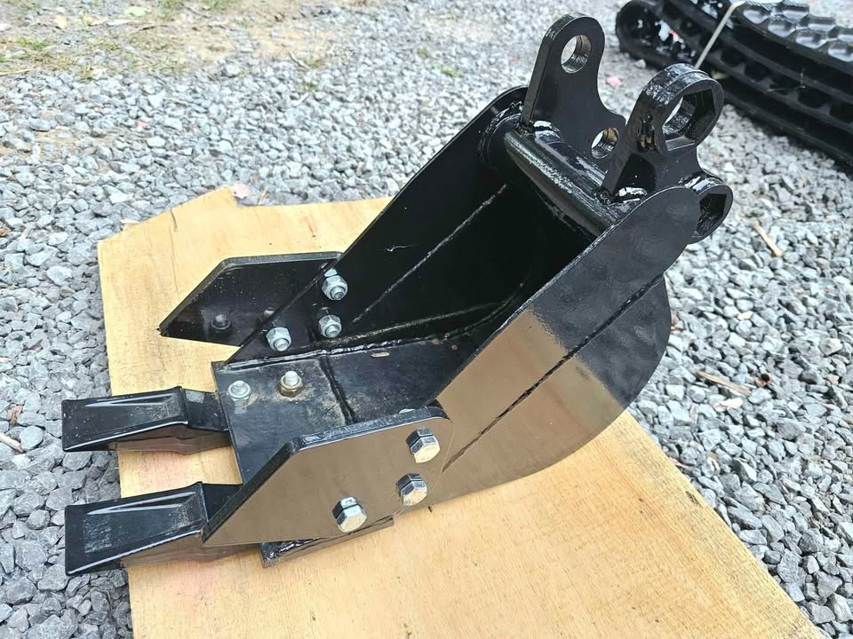 Mini-excavator 8” trenching bucket